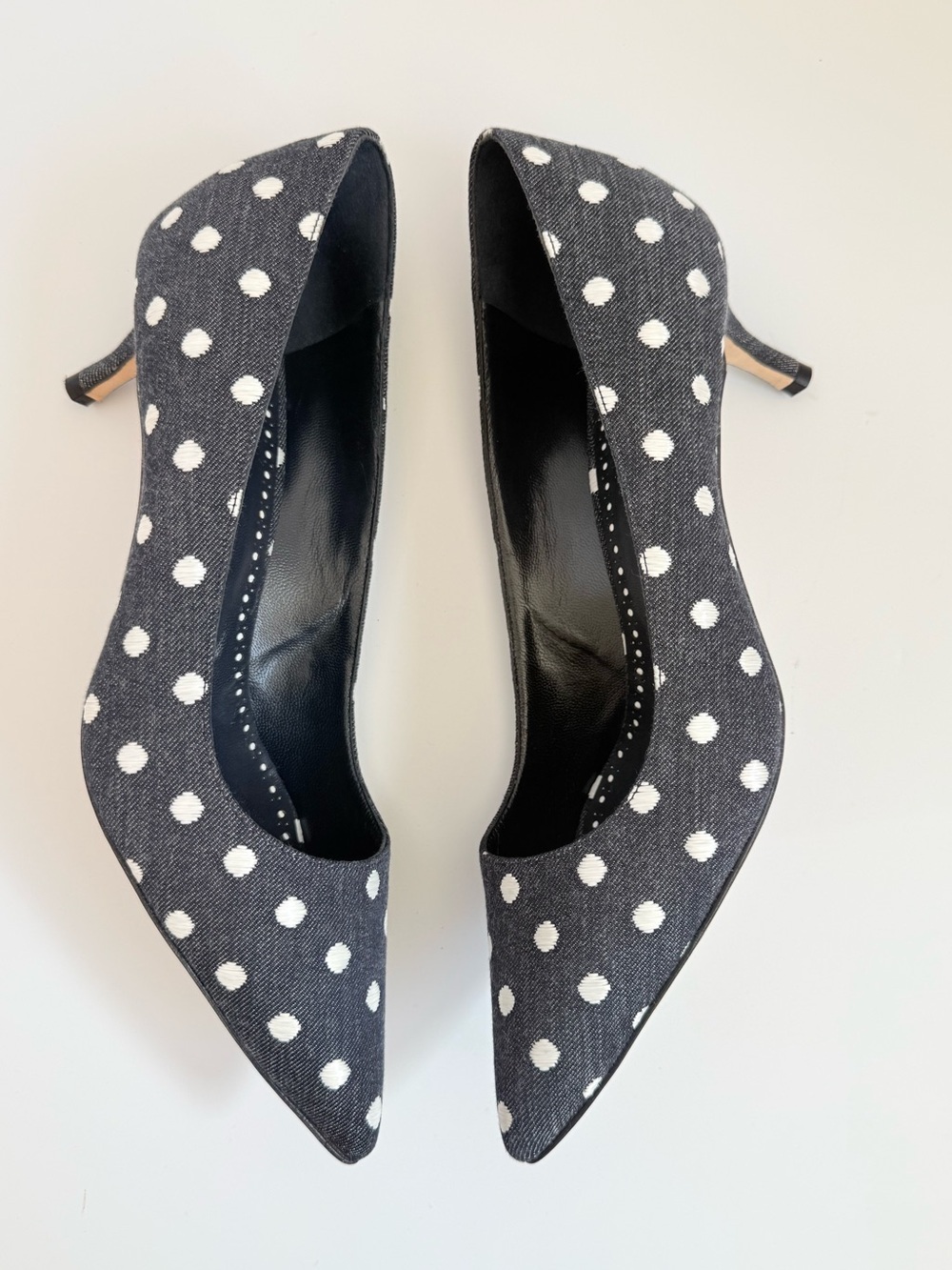 Manolo Blahnik BB 50 Dark Navy Denim White Polka Dot Kitten Heel Pumps EU 39 - Picture 3 of 8
